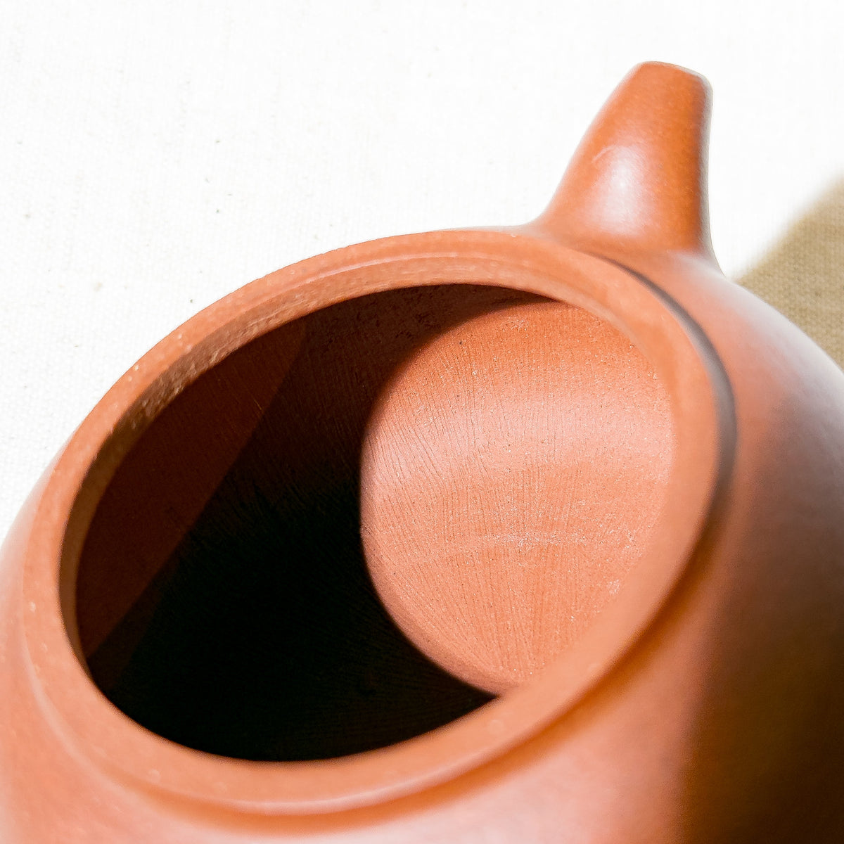 Vintage Yixing Teapot #38 Li-Mao (Straw Hat) Hong Ni 200ml - YUMM CHA