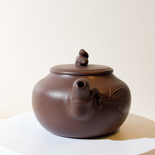 Master-made Yixing Teapot #16 Aged Purple Clay 450ml 國家高級工藝師本人持壺照片及證書