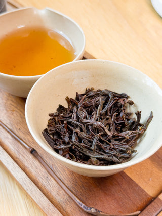 Dancong Oolong | 80-Year-Old Bush Honey Suckle Duck Shit 老叢鴨屎香 - YUMM CHA