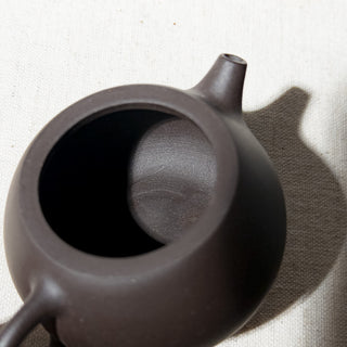 Factory No.1 Yixing Teapot #71 Late 80's Black Clay Xi Shi Teapot 85ml - YUMM CHA