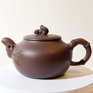Master-made Yixing Teapot #16 Aged Purple Clay 450ml 國家高級工藝師本人持壺照片及證書 - YUMM CHA