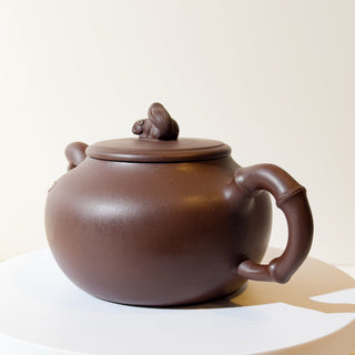 Master-made Yixing Teapot #16 Aged Purple Clay 450ml 國家高級工藝師本人持壺照片及證書 - YUMM CHA