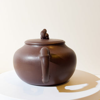 Master-made Yixing Teapot #16 Aged Purple Clay 450ml 國家高級工藝師本人持壺照片及證書 - YUMM CHA