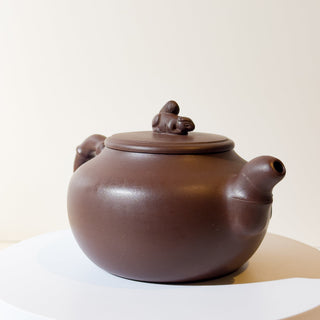 Master-made Yixing Teapot #16 Aged Purple Clay 450ml 國家高級工藝師本人持壺照片及證書 - YUMM CHA