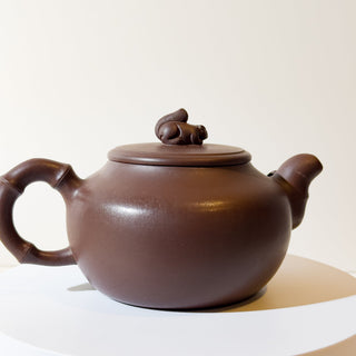 Master-made Yixing Teapot #16 Aged Purple Clay 450ml 國家高級工藝師本人持壺照片及證書 - YUMM CHA