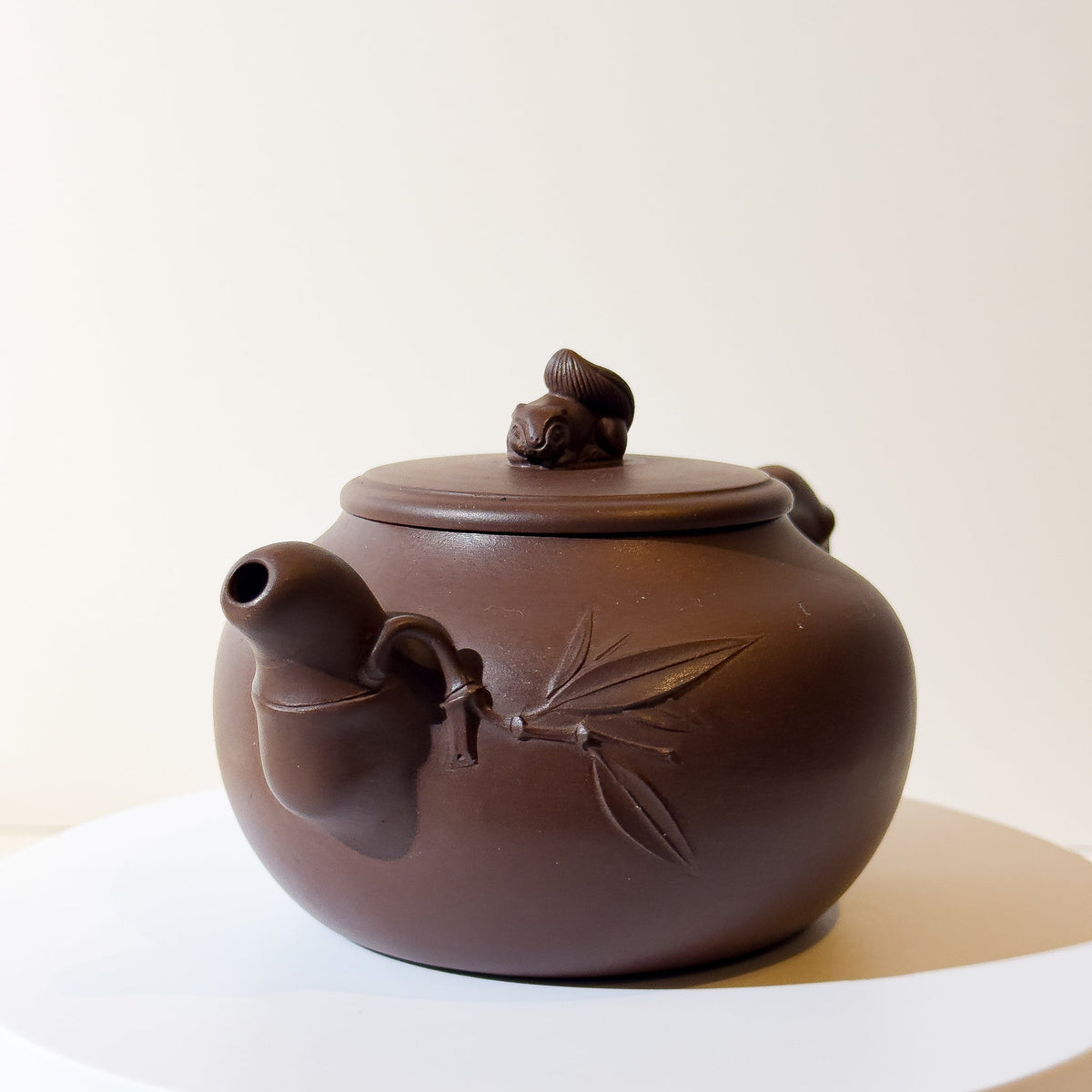 Master-made Yixing Teapot #16 Aged Purple Clay 450ml 國家高級工藝師本人持壺照片及證書 - YUMM CHA