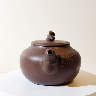 Master-made Yixing Teapot #16 Aged Purple Clay 450ml 國家高級工藝師本人持壺照片及證書 - YUMM CHA