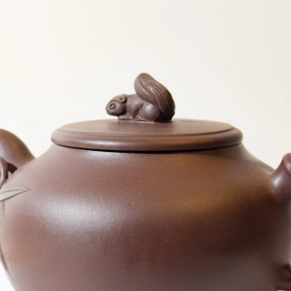 Master-made Yixing Teapot #16 Aged Purple Clay 450ml 國家高級工藝師本人持壺照片及證書 - YUMM CHA