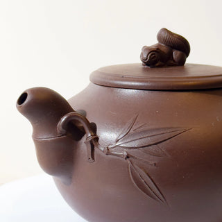 Master-made Yixing Teapot #16 Aged Purple Clay 450ml 國家高級工藝師本人持壺照片及證書 - YUMM CHA