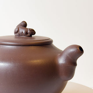 Master-made Yixing Teapot #16 Aged Purple Clay 450ml 國家高級工藝師本人持壺照片及證書 - YUMM CHA