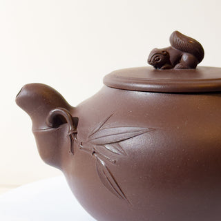 Master-made Yixing Teapot #16 Aged Purple Clay 450ml 國家高級工藝師本人持壺照片及證書 - YUMM CHA