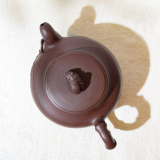 Master-made Yixing Teapot #16 Aged Purple Clay 450ml 國家高級工藝師本人持壺照片及證書 - YUMM CHA