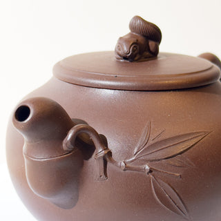 Master-made Yixing Teapot #16 Aged Purple Clay 450ml 國家高級工藝師本人持壺照片及證書 - YUMM CHA