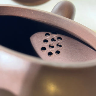 Master-made Yixing Teapot #16 Aged Purple Clay 450ml 國家高級工藝師本人持壺照片及證書 - YUMM CHA