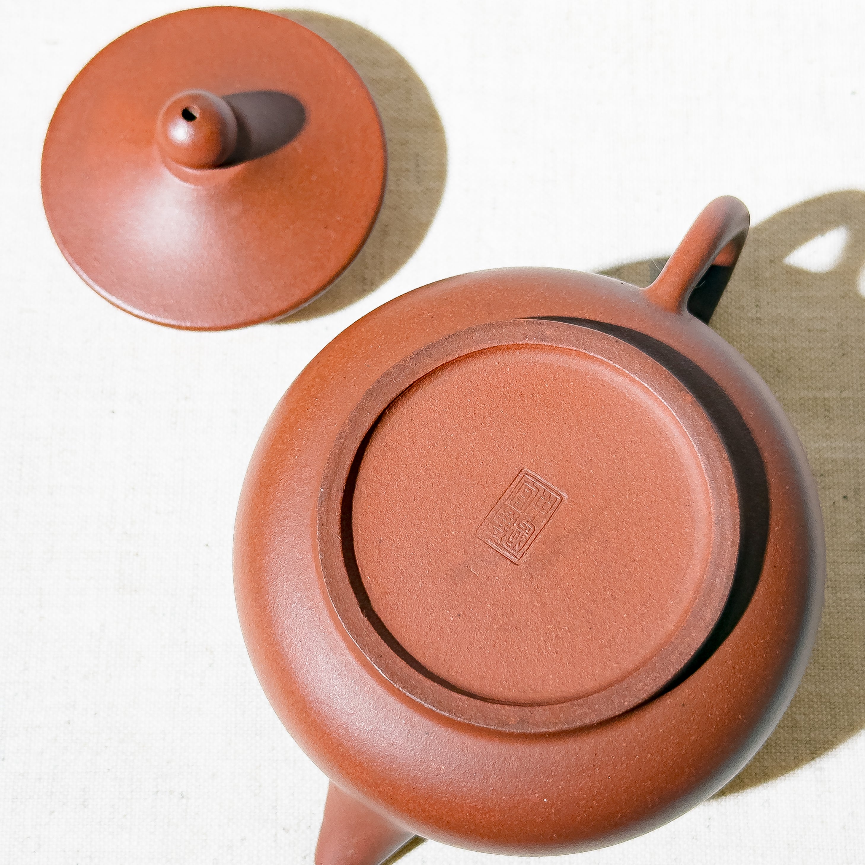 Vintage Yixing Teapot #38 Li-Mao (Straw Hat) Hong Ni 200ml - YUMM CHA